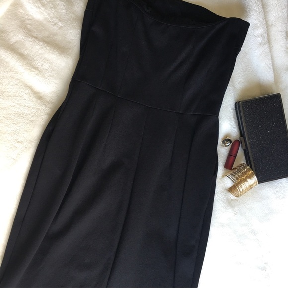 🔥LBD🔥{EXPRESS} Black Strapless Sheath Dress - Picture 4 of 8